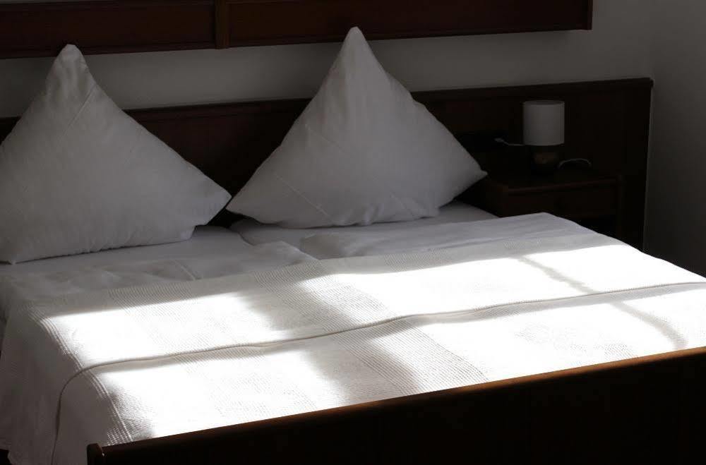 Galerie Riesling Hotel Trittenheim Bagian luar foto